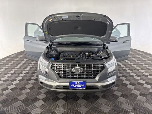 Used 2025 Hyundai Venue SEL FWD image 12