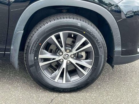 Used 2018 Toyota Highlander LE AWD/4WD image 9