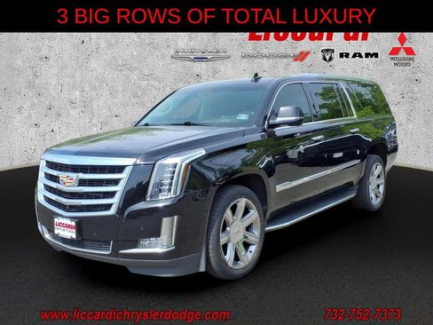 Used 2019 Cadillac Escalade ESV Luxury AWD/4WD image 3