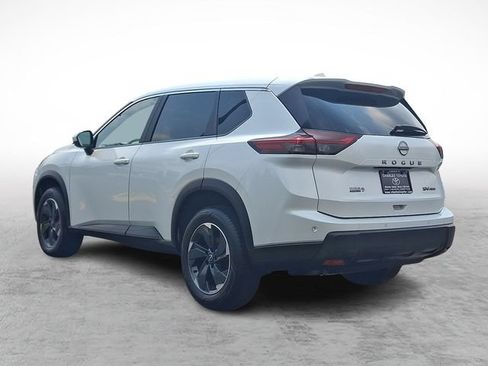 Used 2024 Nissan Rogue SV AWD/4WD image 4
