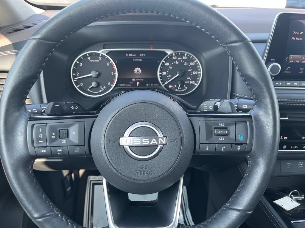 Used 2023 Nissan Rogue SL AWD/4WD image 14