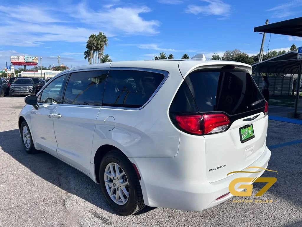 Used 2017 Chrysler Pacifica Touring FWD image 8