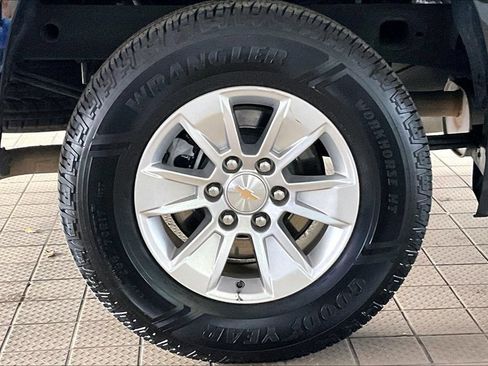 Used 2025 Chevrolet Silverado 1500 LT RWD image 35