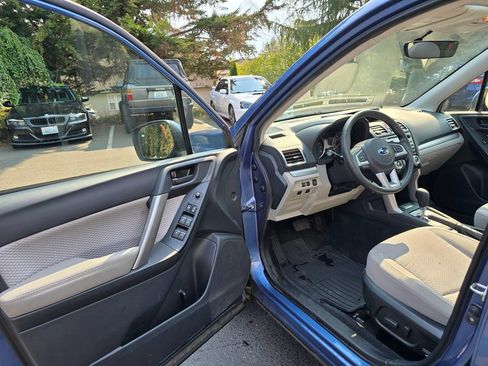 Used 2017 Subaru Forester 2.5i Premium w/ Popular Package #2A AWD/4WD image 7