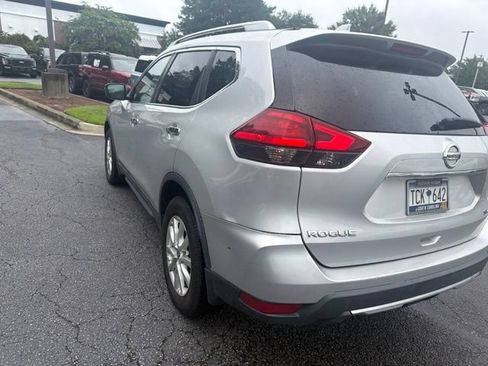 Used 2017 Nissan Rogue SV w/ SV Premium Package FWD image 11