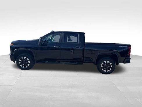Used 2020 Chevrolet Silverado 2500 Custom w/ Custom Value Package image 3