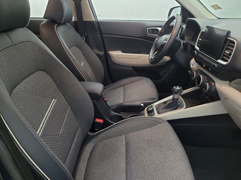 Used 2024 Hyundai Venue Limited image 21