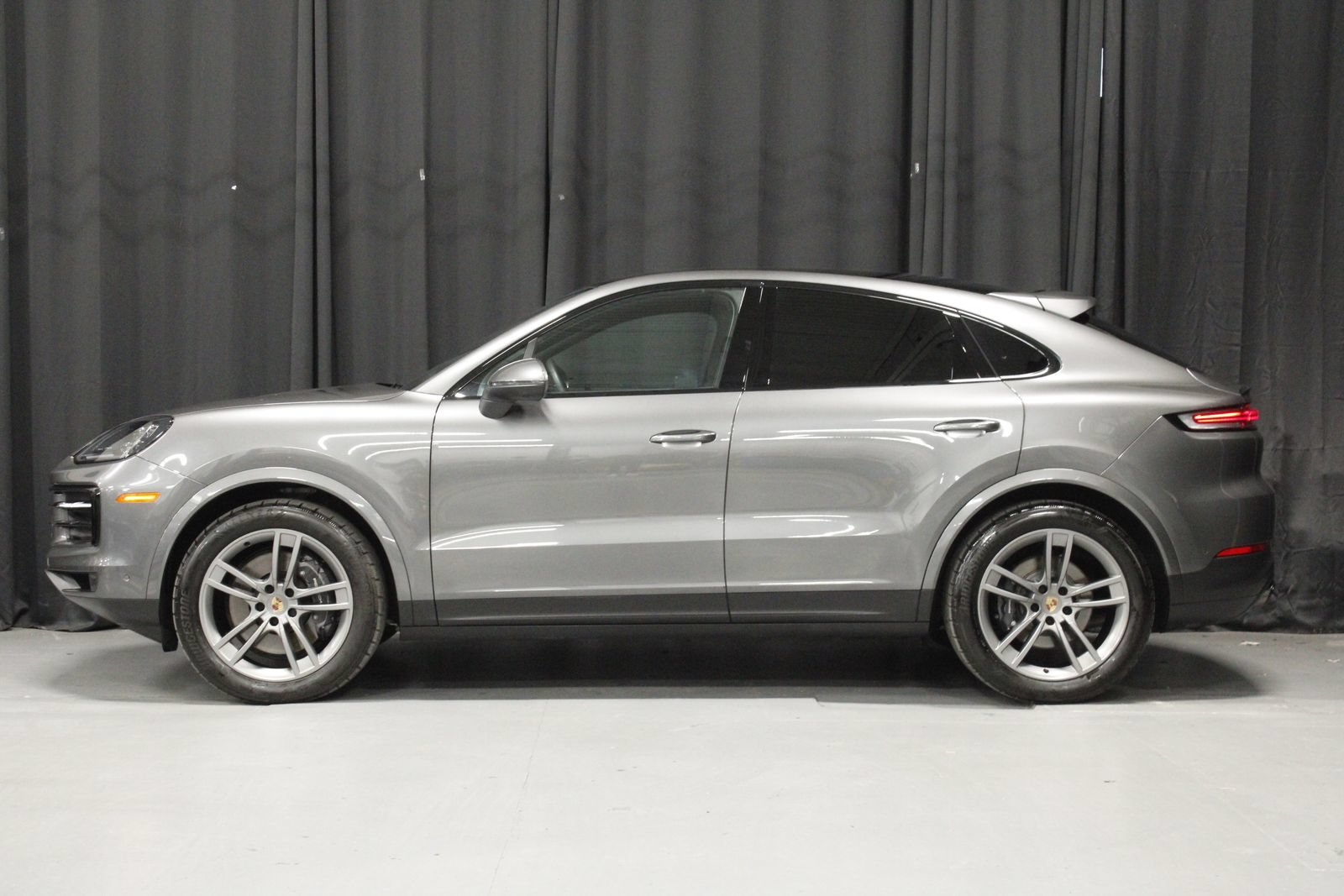 Certified 2026 Porsche Cayenne Coupe AWD/4WD image 2