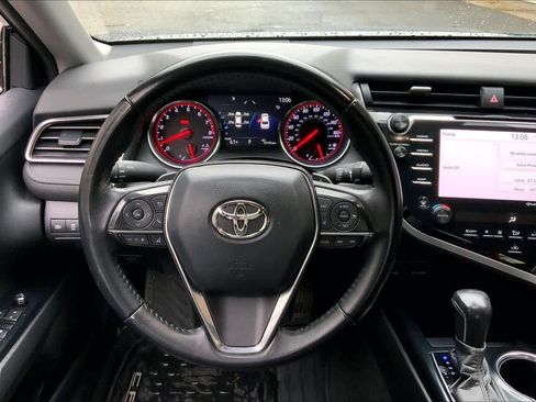 Used 2020 Toyota Camry XSE image 6