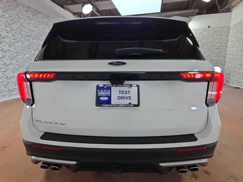 Used 2025 Ford Explorer Platinum w/ Ultimate Package image 5