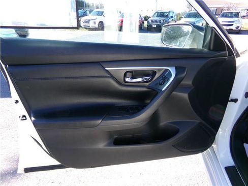 Used 2017 Nissan Altima 2.5 SR w/ Midnight Edition Package image 9