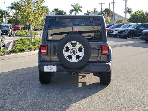 Used 2018 Jeep Wrangler Unlimited Sport S image 5