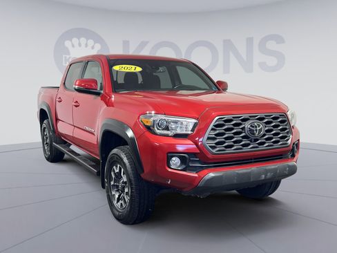 Used 2021 Toyota Tacoma TRD Off-Road w/ Technology Package image 10