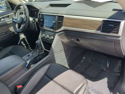 Certified 2022 Volkswagen Atlas SE FWD image 12