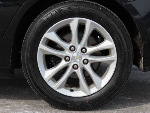 Used 2017 Chevrolet Malibu LT image 11