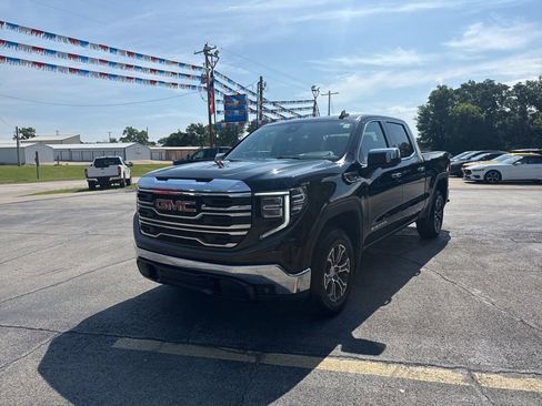 Used 2025 GMC Sierra 1500 SLT RWD image 9