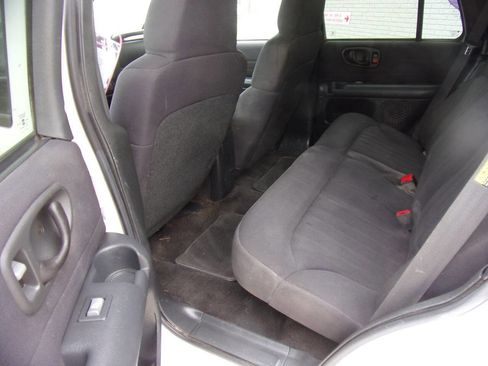 Used 2004 Chevrolet Blazer LS w/ Preferred Equipment Group AWD/4WD image 3
