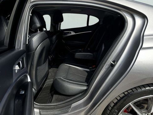 Used 2021 Genesis G70 3.3T RWD image 36