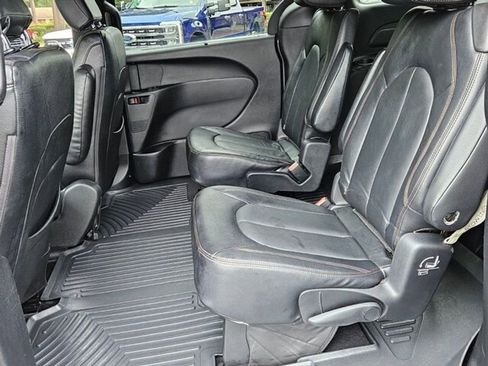 Used 2020 Chrysler Pacifica Touring w/ S Appearance Package image 7