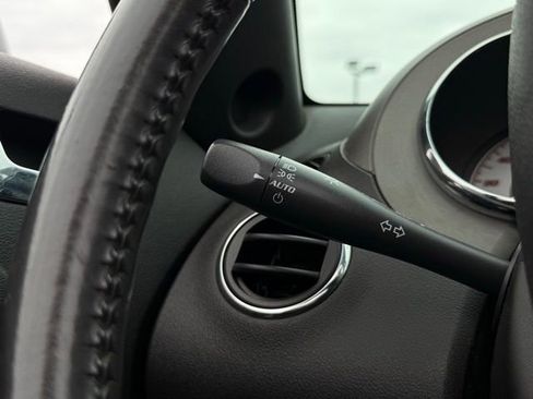 Used 2006 Pontiac Solstice Convertible w/ Premium Package image 10