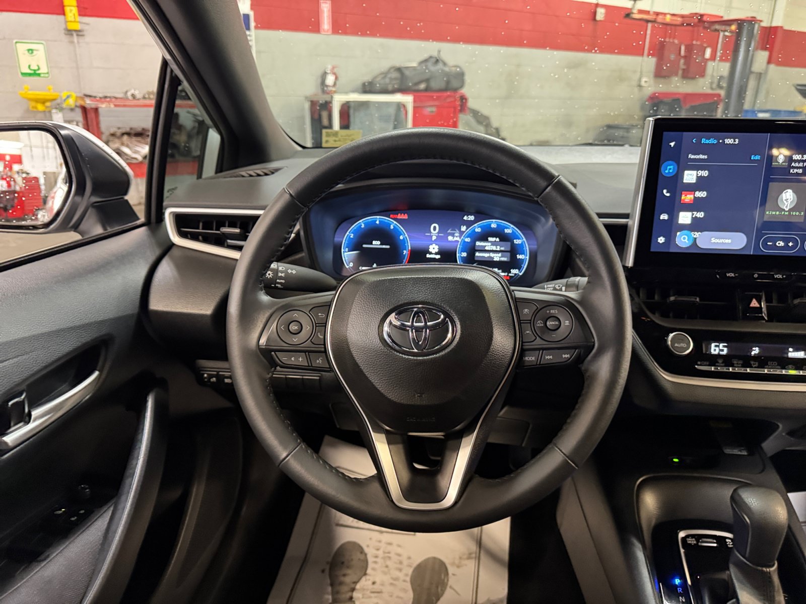 Certified 2026 Toyota Corolla SE w/ SE Package FWD image 9