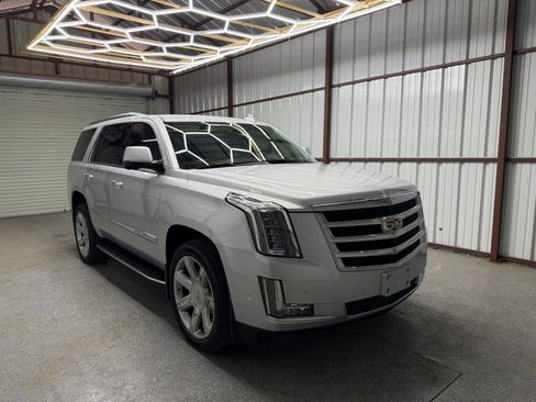 Used 2020 Cadillac Escalade Luxury AWD/4WD image 1