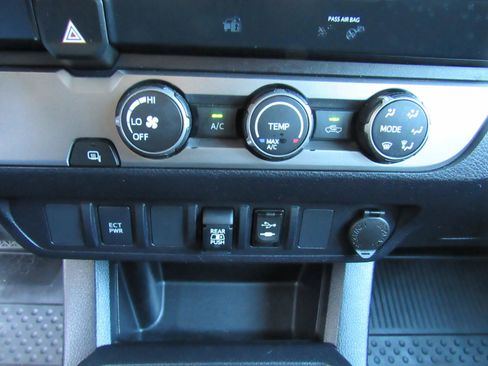 Used 2019 Toyota Tacoma SR5 image 19