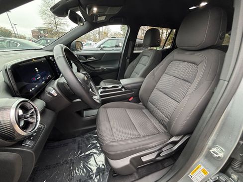 Used 2025 Chevrolet Equinox LT image 36