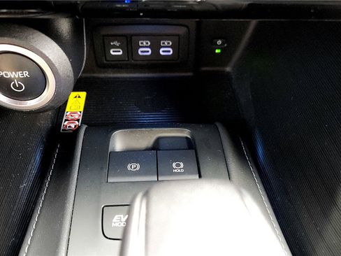 Certified 2023 Toyota Venza Nightshade image 33