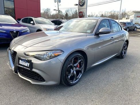 Used 2018 Alfa Romeo Giulia Ti Sport w/ Quick Order Package 22S Sport AWD/4WD image 4