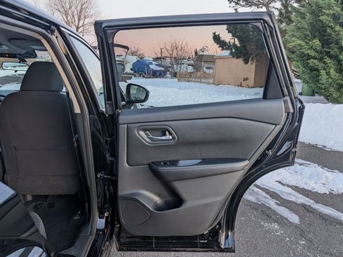 Used 2024 Nissan Rogue SV image 14