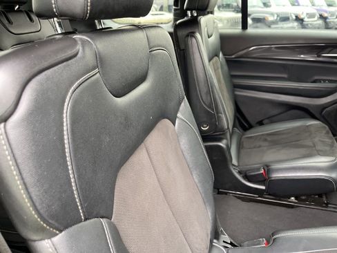 Used 2023 Jeep Grand Cherokee L Laredo image 41