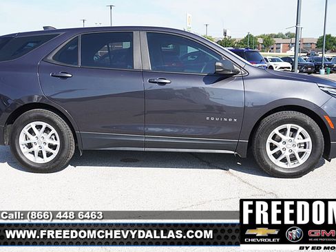 Used 2022 Chevrolet Equinox LS w/ LPO, Floor Liner Package FWD image 39