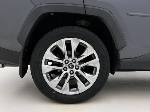 Used 2019 Toyota RAV4 Limited w/ Advanced Technology Package AWD/4WD image 29