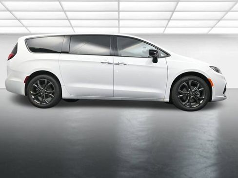 New 2026 Chrysler Pacifica Select image 25