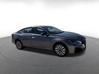 Used 2025 Nissan Altima 2.5 SV FWD video 2