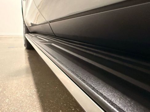 Used 2025 Chevrolet Suburban Premier image 11