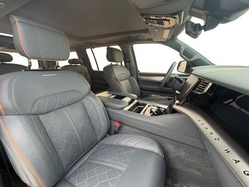 Used 2023 Jeep Grand Wagoneer Series III AWD/4WD image 19