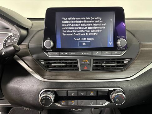 Used 2025 Nissan Altima 2.5 SV FWD image 17