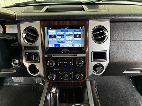 Used 2017 Ford Expedition Platinum RWD image 27