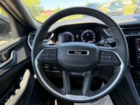 Used 2024 Jeep Grand Cherokee Altitude AWD/4WD image 35