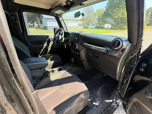 Used 2015 Jeep Wrangler Unlimited Sport w/ Max Tow Package AWD/4WD image 10