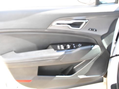 Used 2024 Kia Sportage SX image 12