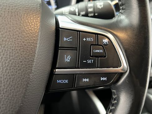 Used 2020 Toyota Highlander XLE image 46