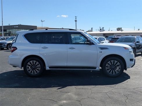 Used 2022 Nissan Armada SL w/ Midnight Edition Package image 4