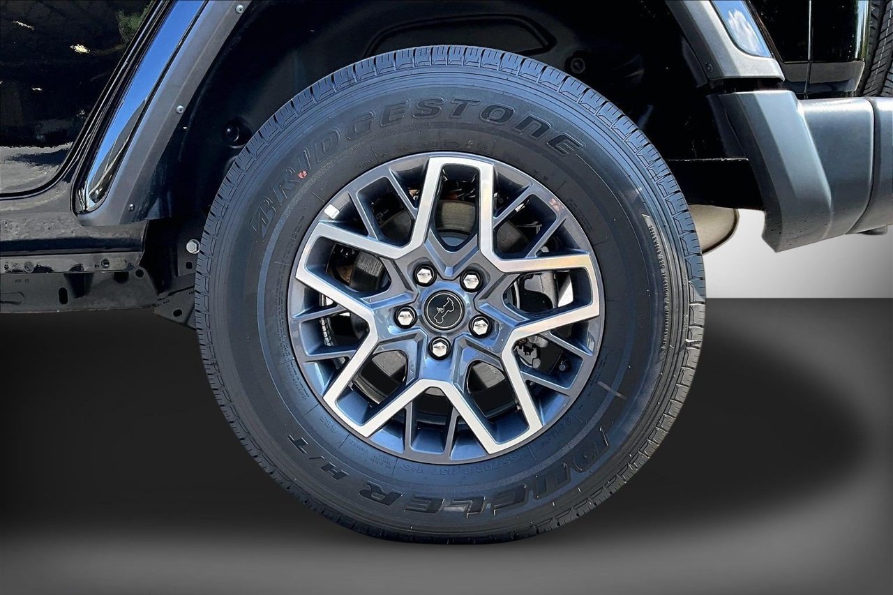 Certified 2026 Jeep Wrangler Unlimited Sahara AWD/4WD image 33