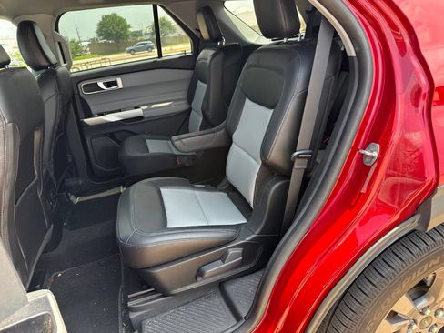 Used 2022 Ford Explorer XLT w/ Equipment Group 202A RWD image 11