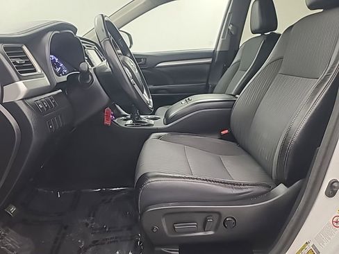 Used 2017 Toyota Highlander Plus AWD/4WD image 27