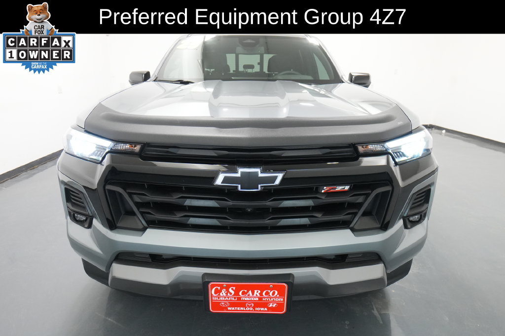Used 2025 Chevrolet Colorado Z71 w/ Technology Package AWD/4WD image 2