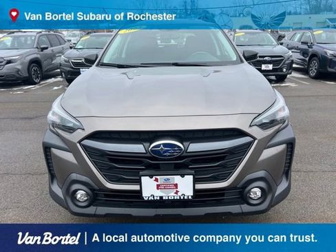 Used 2023 Subaru Outback Premium image 2
